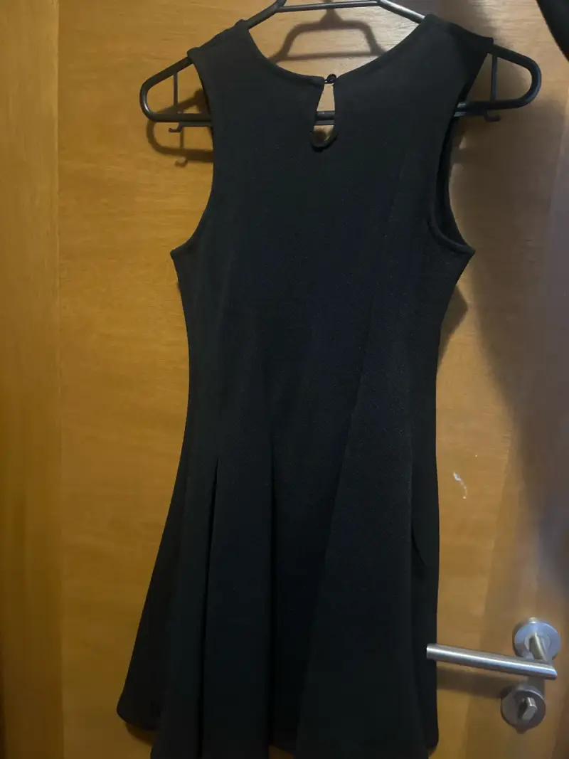 Vestido negro de niña sin mangas - 2