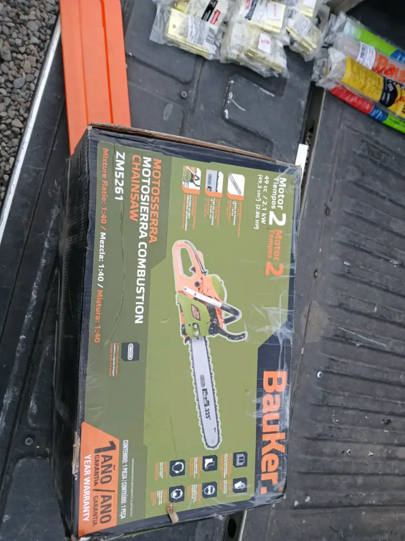 Motosierra Bauker a gasolina