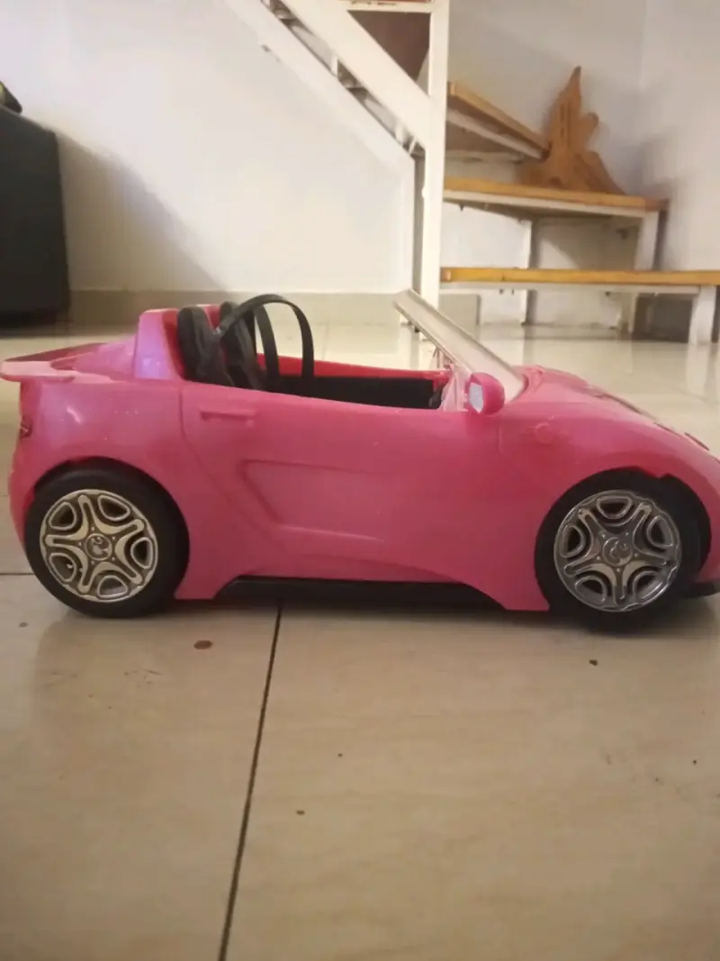 Auto de juguete rosa convertible - 2