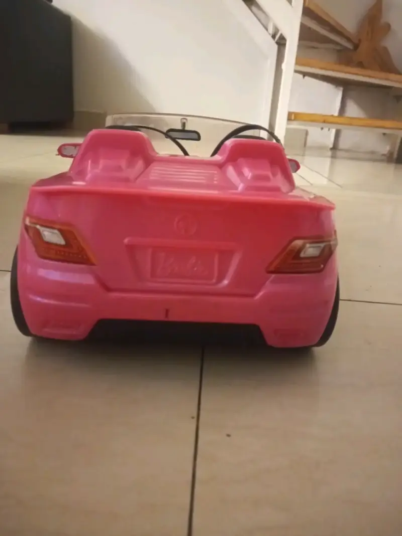 Auto de juguete rosa convertible - 4