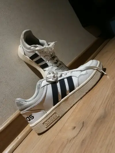 zapatillas blancas Adidas - miniatura 1