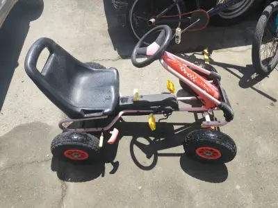 Kart a pedales infantil negro y rosa - miniatura 1