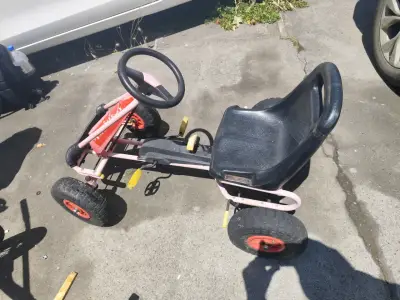 Kart a pedales infantil negro y rosa - miniatura 4