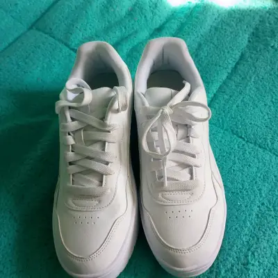 Zapatillas blancas deportivas - miniatura 1