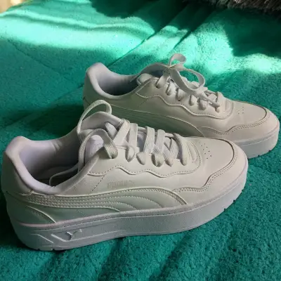 Zapatillas blancas deportivas - miniatura 2