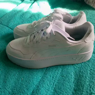 Zapatillas blancas deportivas - miniatura 3