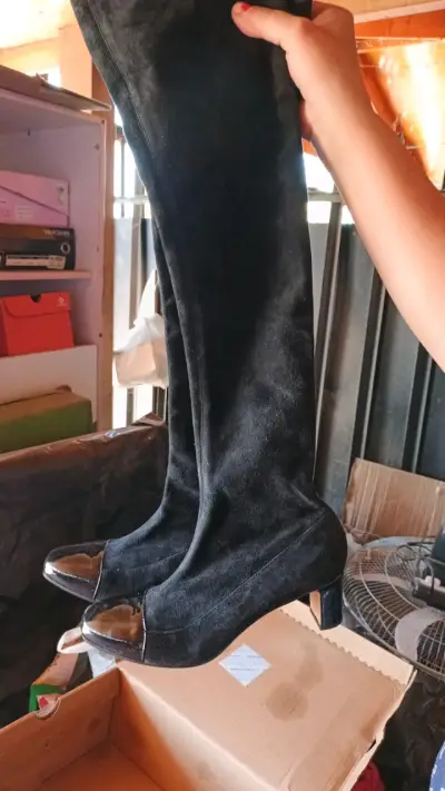 Botas largas negras elegantes - miniatura 1