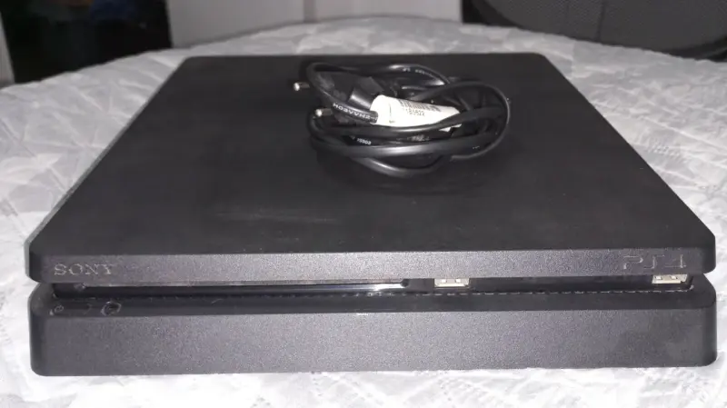 Consola PS4 con juegos incluidos y dos mandos - 3