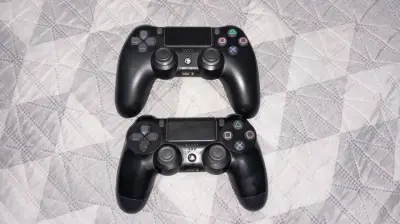 Consola PS4 con juegos incluidos y dos mandos - miniatura 4