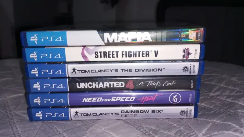 Consola PS4 con juegos incluidos y dos mandos - 5