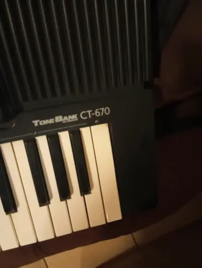 Teclado Vintage Casio ToneBank CT-670 (100% Funcio - miniatura 3