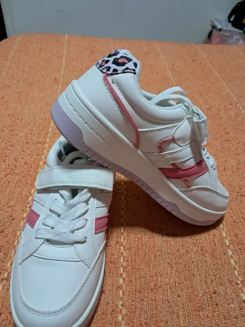 Zapatillas blancas con tiras rosas - 3