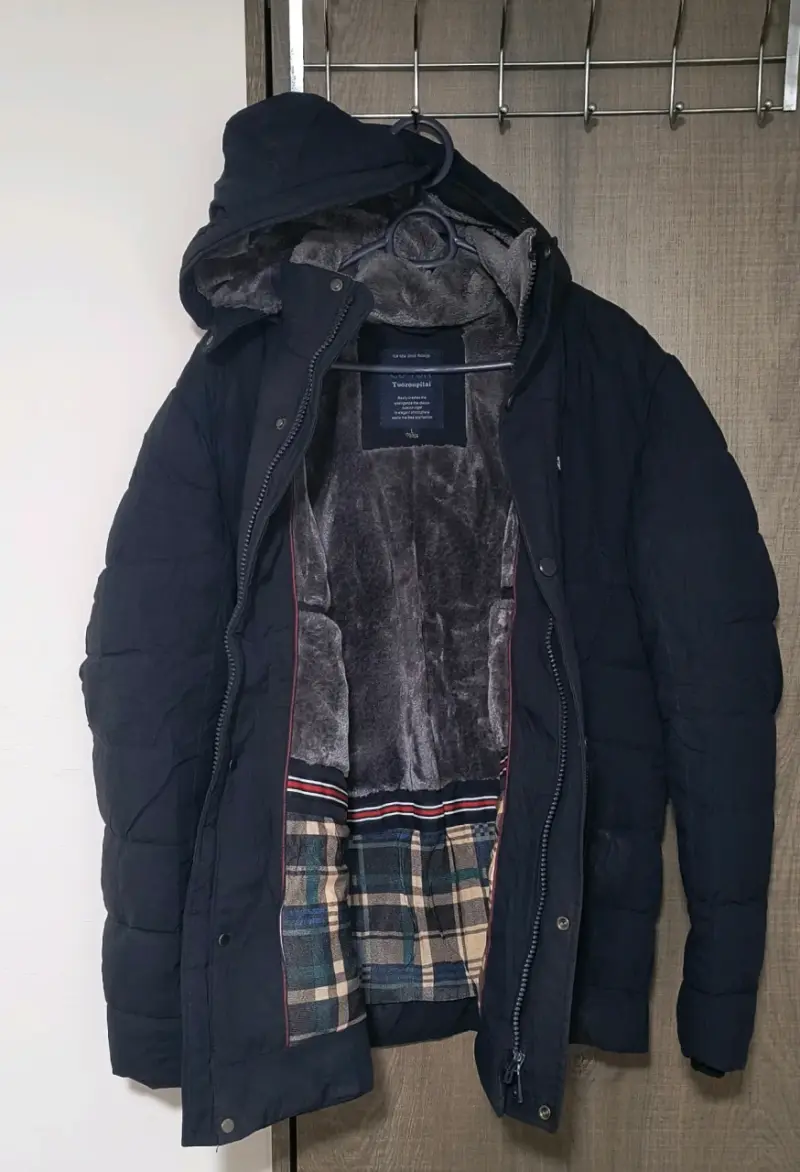 Parka negra acolchada con capucha - 5