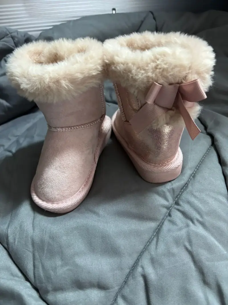 Botas de bebé rosadas con peluche - 2