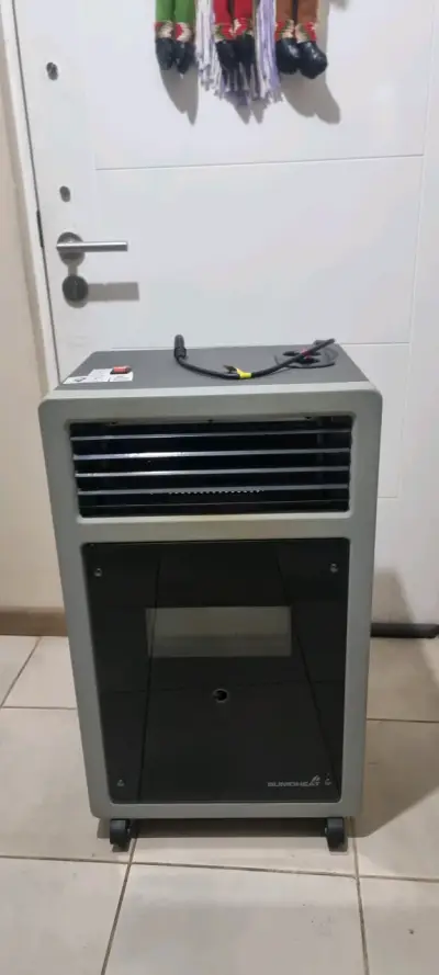 ESTUFA A GAS USADA solo con detalles estéticos - miniatura 1