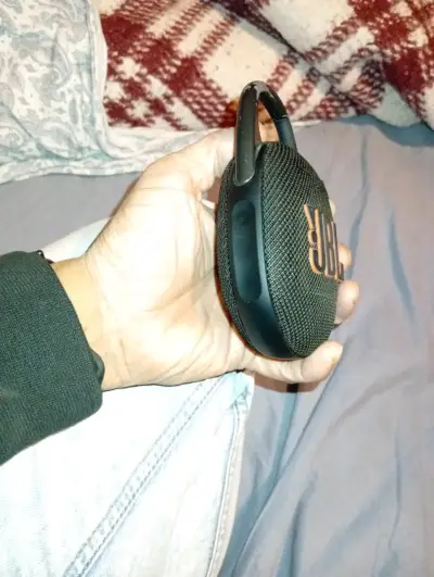 Parlante portátil JBL resistente - miniatura 1
