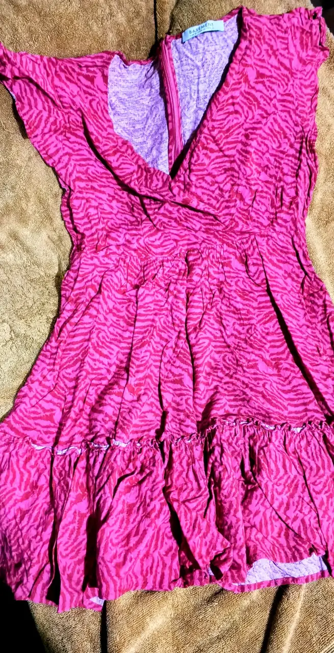 Vestido fucsia con estampado - 2