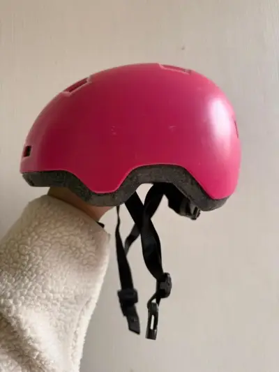Casco de bicicleta rosa - miniatura 2