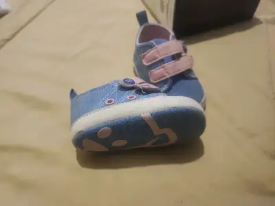 Zapatillas bebé azul y rosa - miniatura 2