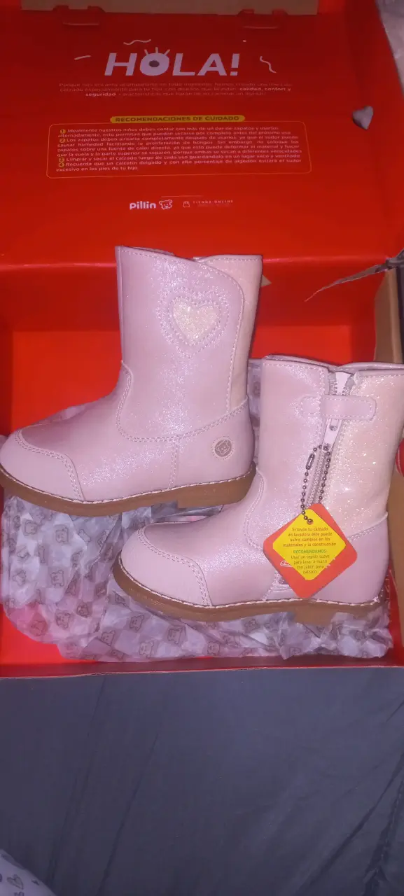 Botines rosados para niña. Marca Pillin. T 22