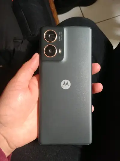 Celular Motorola con cámara 50MP - miniatura 1