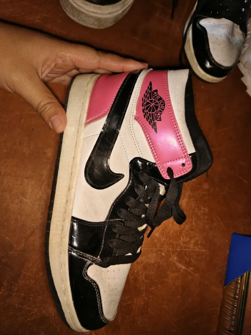 Zapatillas Air Jordan blanco y rosa