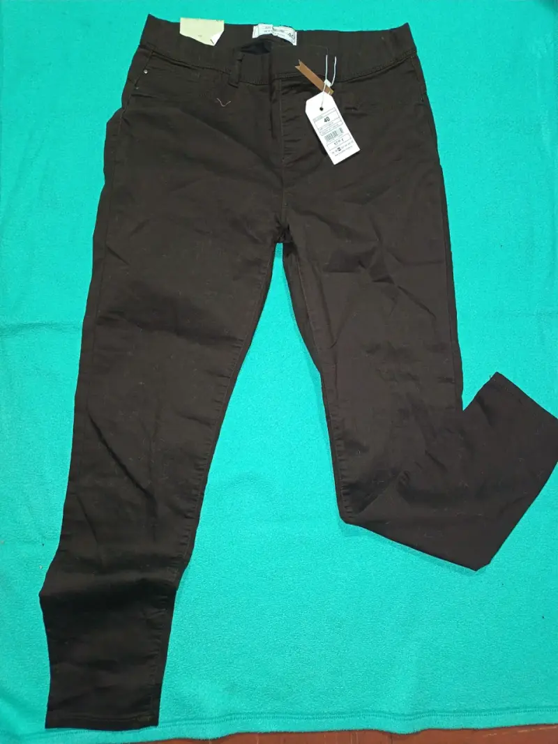 Pantalones café nuevos con etiqueta - 1