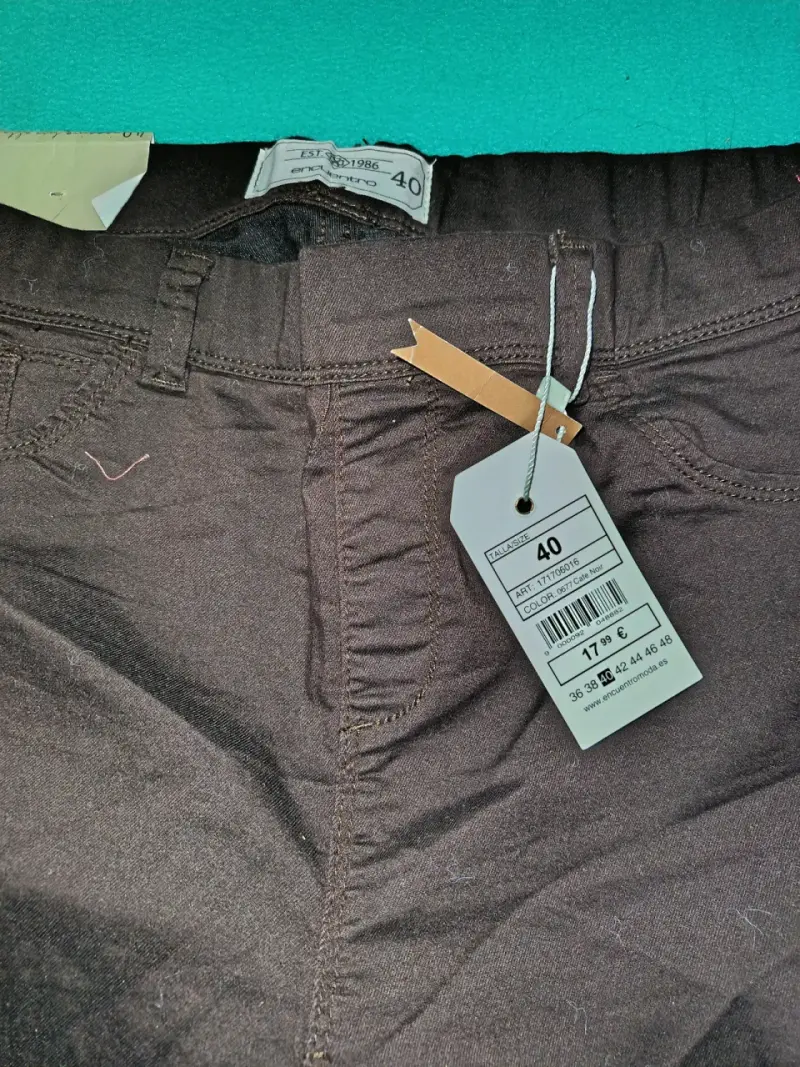 Pantalones café nuevos con etiqueta - 2