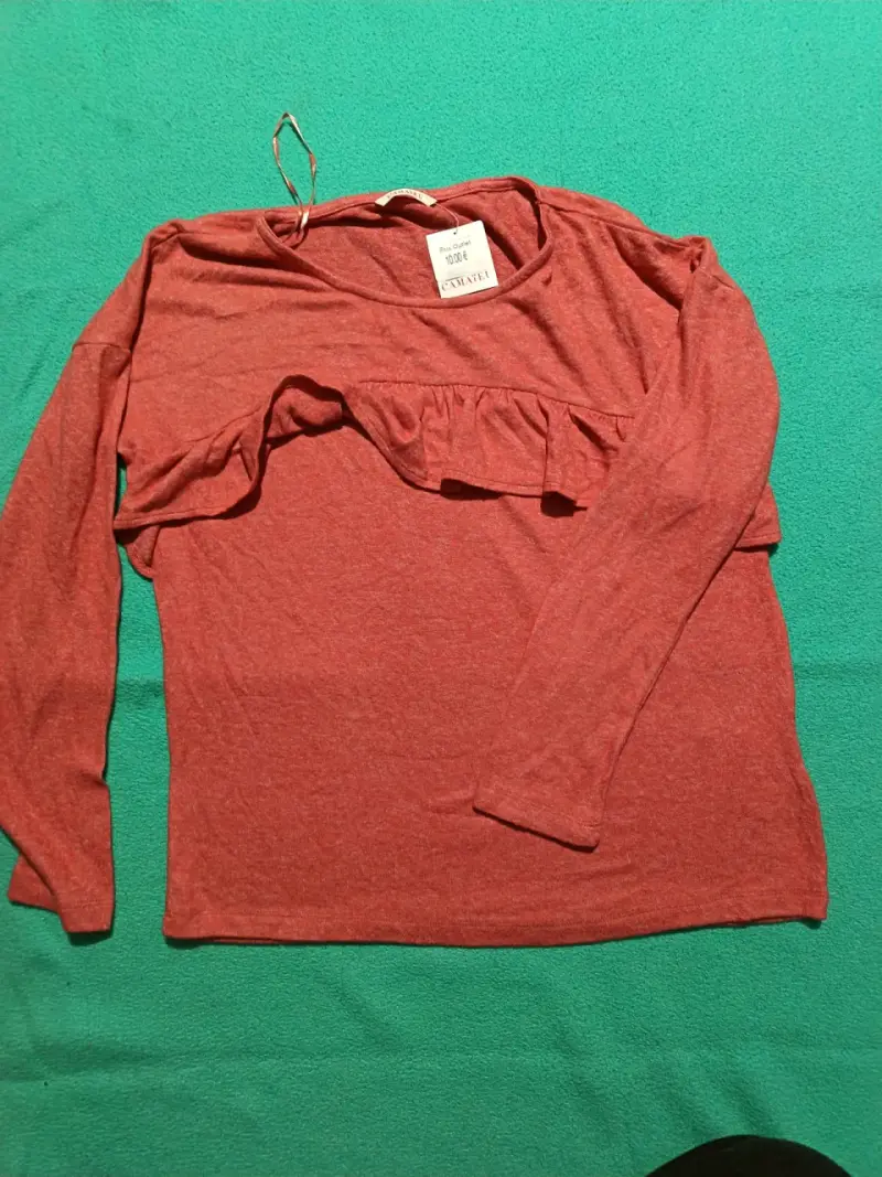 Polera coral manga larga con volante - 1