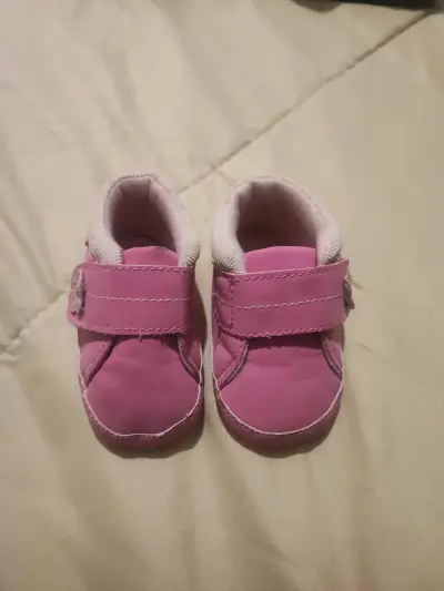Zapatos rosados para bebé - miniatura 1