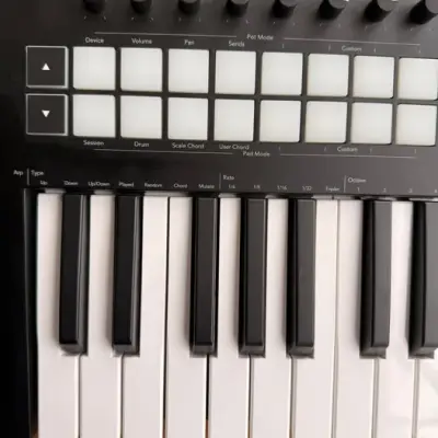 Teclado controlador MIDI Launchkey 25 - miniatura 3