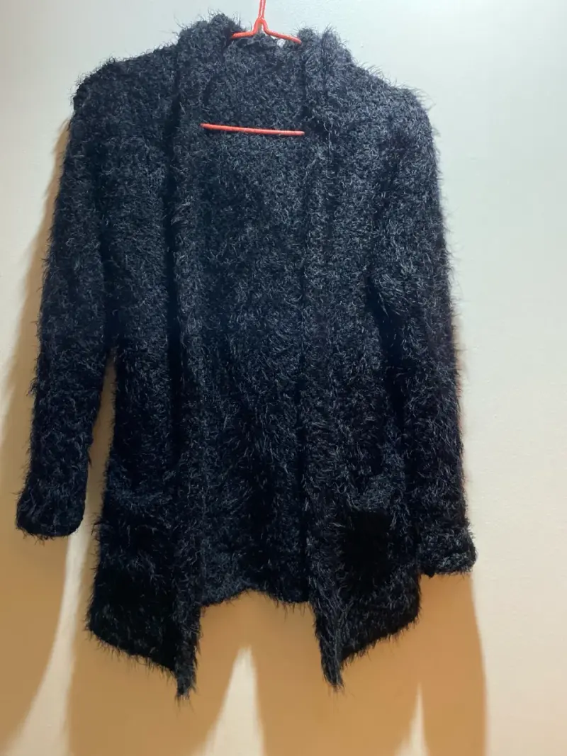 Chaqueta peluda negra - 1