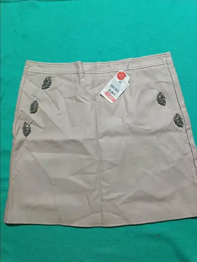 Falda beige cuerina con detalles brillantes - miniatura 1