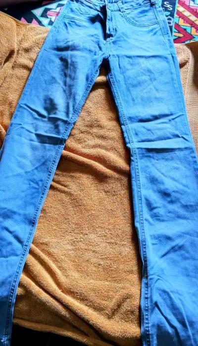 Jeans acampanados azul claro - miniatura 2