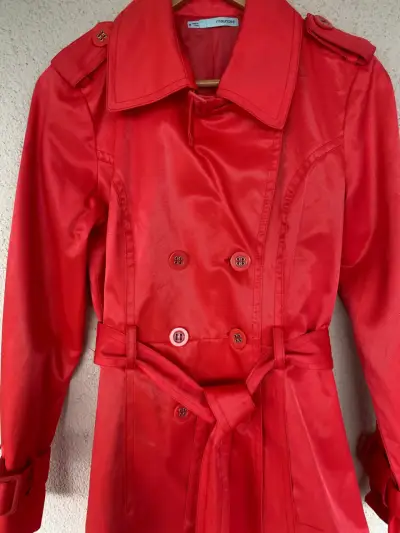 Abrigo rojo impermeable - miniatura 1