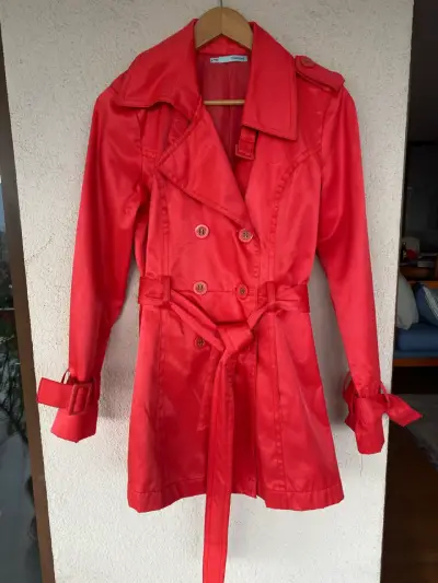 Abrigo rojo impermeable - miniatura 5