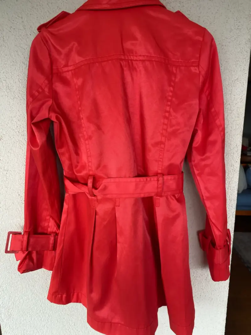 Abrigo rojo impermeable - 6