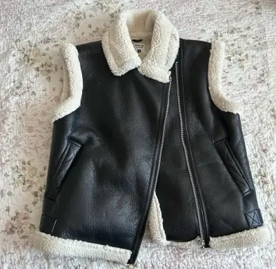 Chaqueta efecto cuero sin mangas con chiporro - miniatura 1