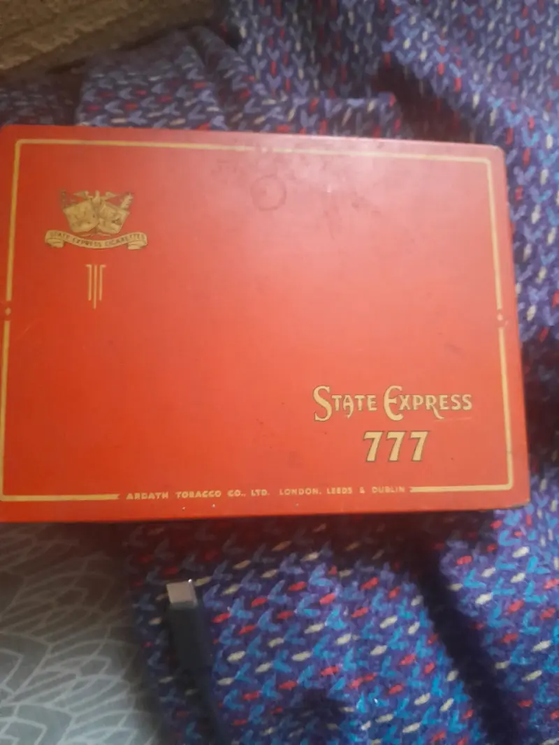 Caja vintage State Express 777