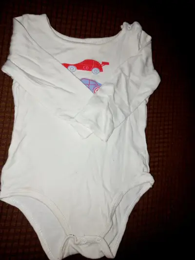 Body de bebé blanco con cuello - miniatura 2