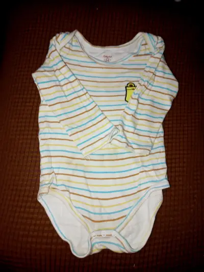 Body de bebé blanco con cuello - miniatura 3