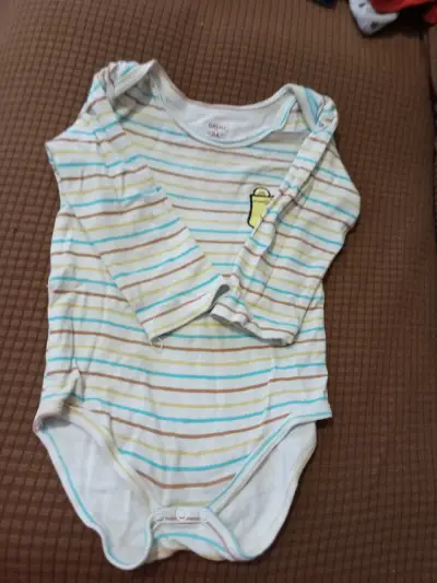 Body de bebé blanco con cuello - miniatura 4