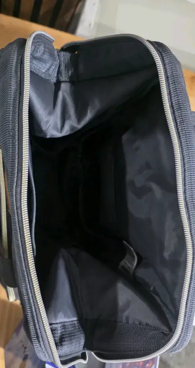 Mochila pañalera negra Infanti - miniatura 2