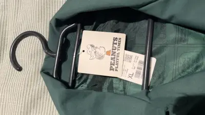 Chaqueta UNIQLO Snoopy 2026 - miniatura 3