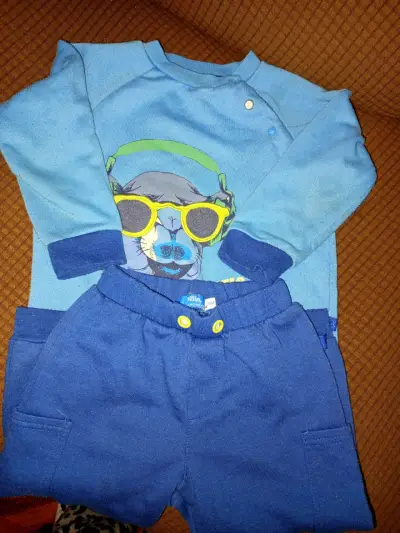 Sweater azul a rayas para niño - miniatura 4