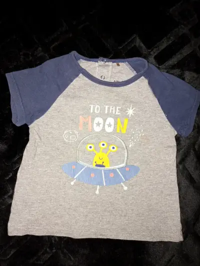 Sweater azul a rayas para niño - miniatura 6
