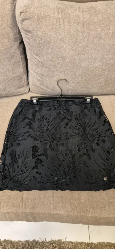 Falda negra calada elegante - miniatura 1
