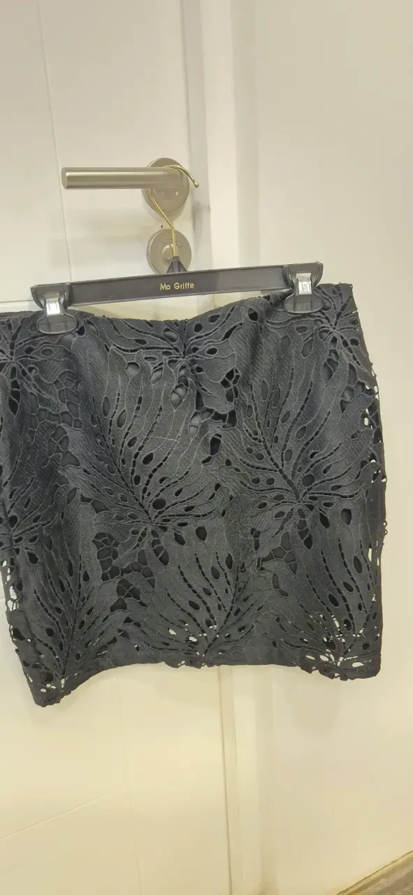 Falda negra calada elegante - 2