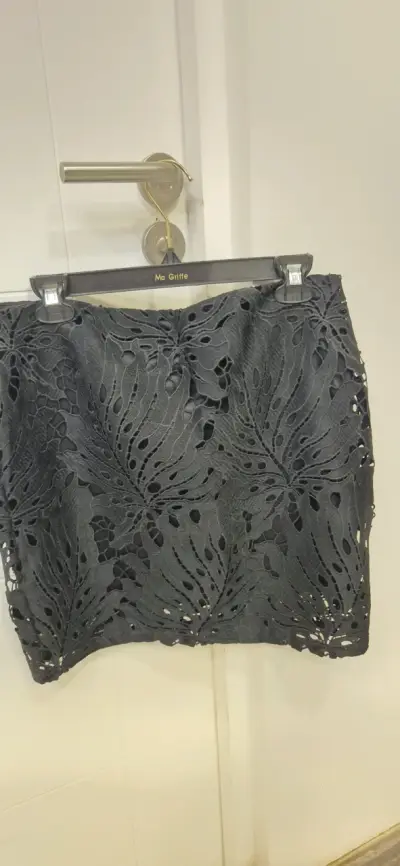 Falda negra calada elegante - miniatura 2