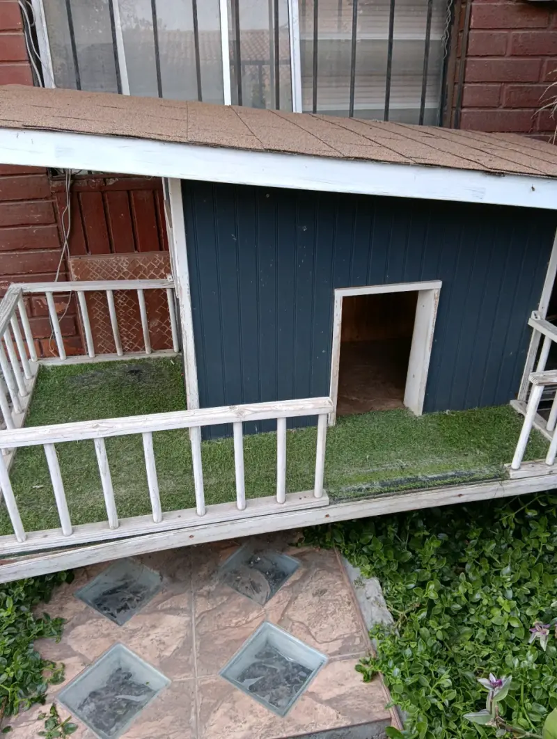 Casita para perro de madera